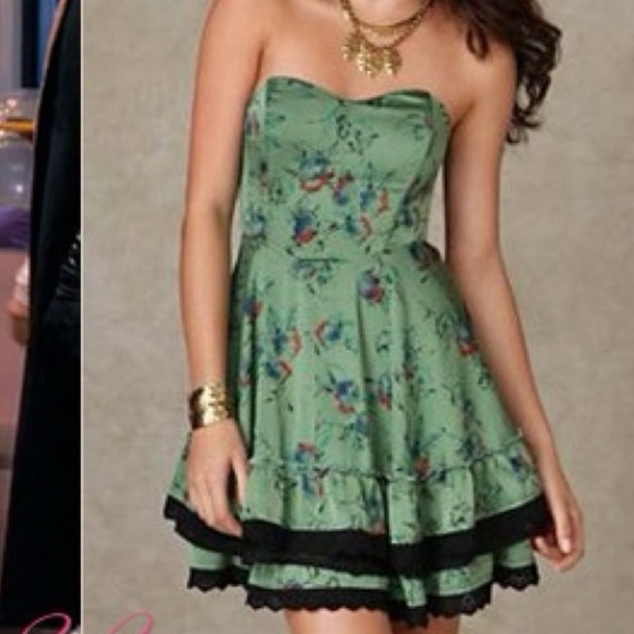 Free People Strapless Dress ASO Selena Gomez as Alex Russo in Wizards and Glee - Picture 3 of 15